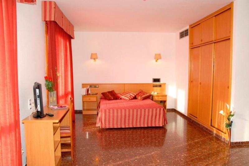 La Imperial Hotel Luceni Room photo